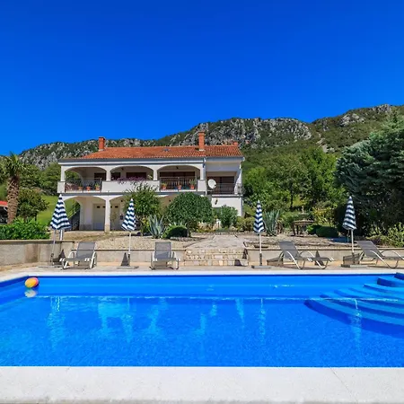 アパート Agava